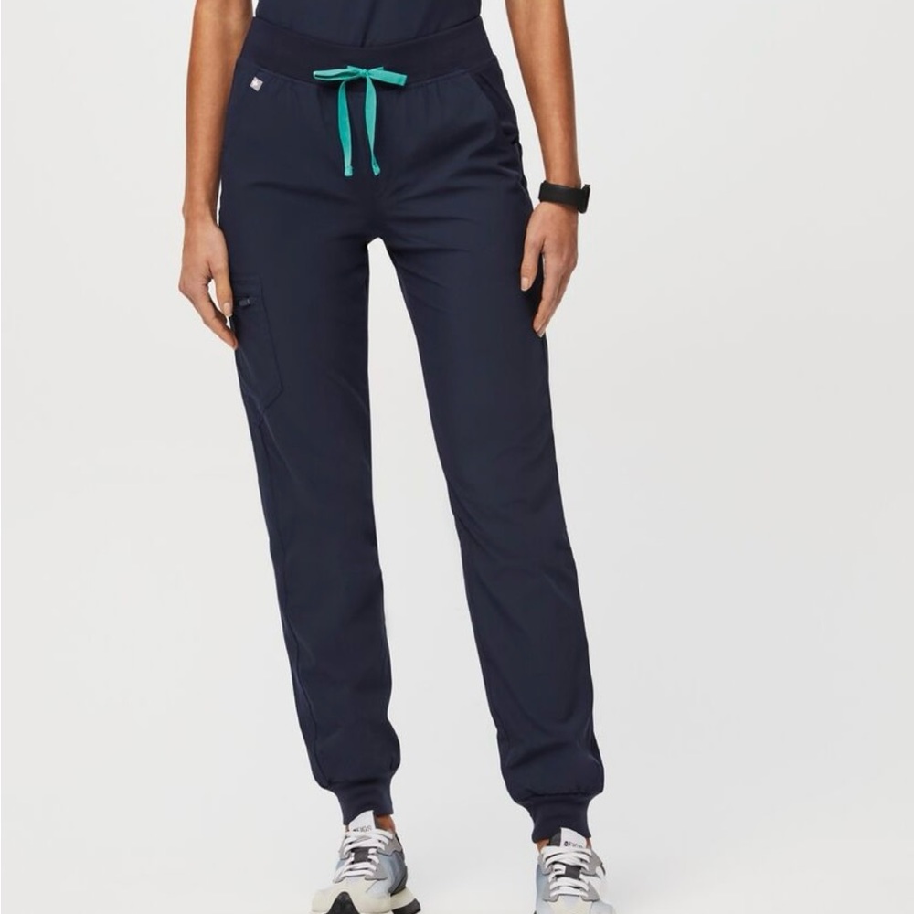 Women's Navy FREEX Lined Zamora Jogger Scrub Pants size Medium in color Navy